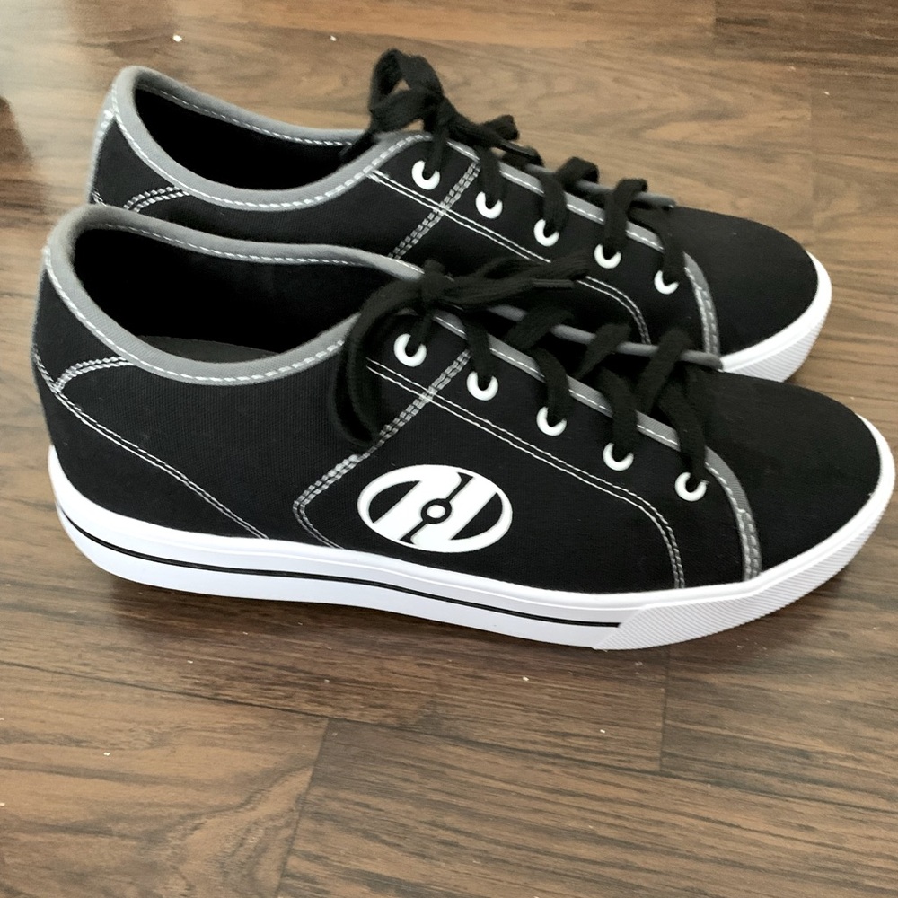 Brand new Mens Heelys